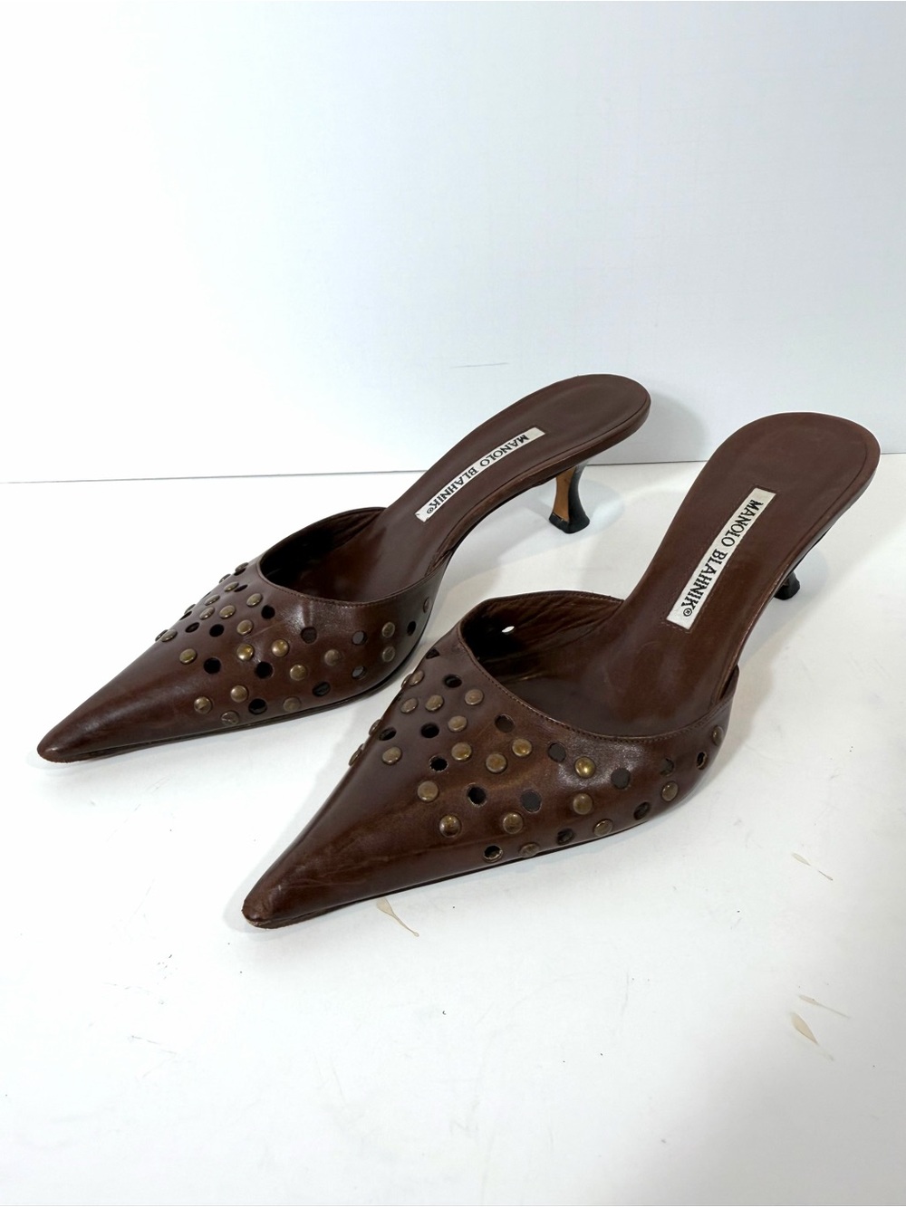 Manolo Blahnik Brown Leather Studded Pointed Toe Kitten Heel Mules Size 38 - Picture 8 of 12